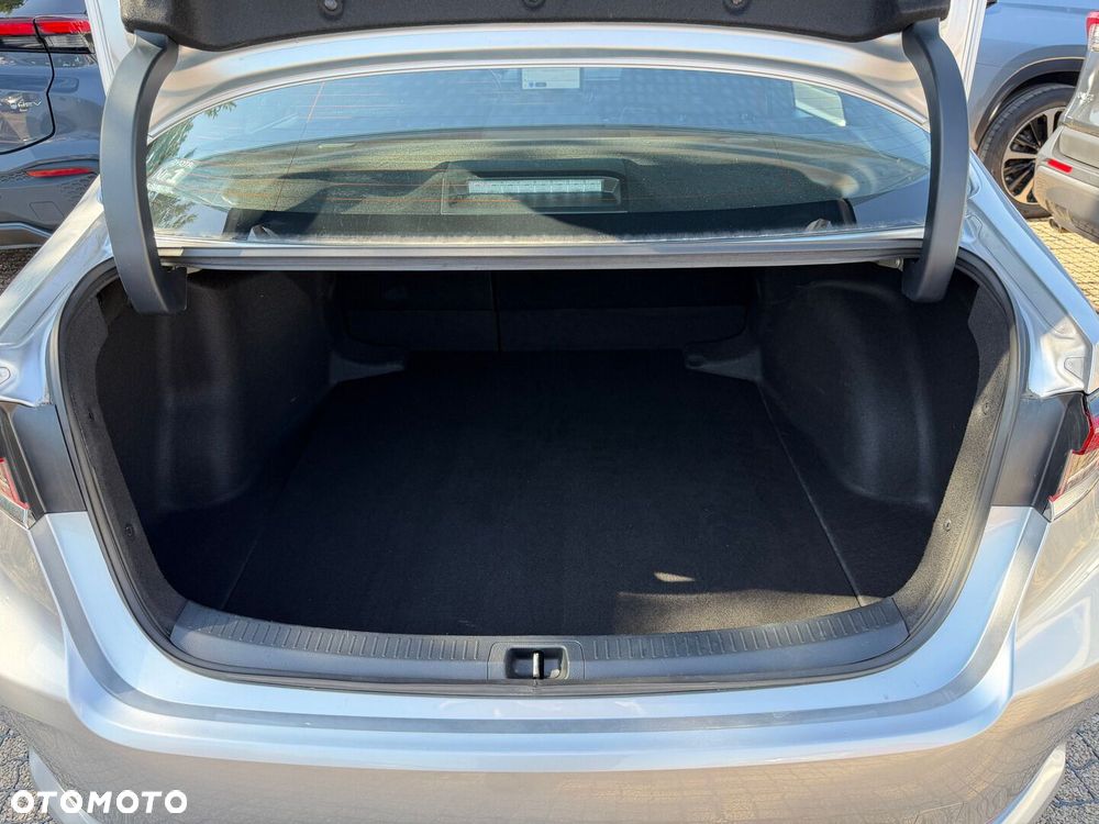 Toyota Corolla 1.8 Hybrid Comfort - 32