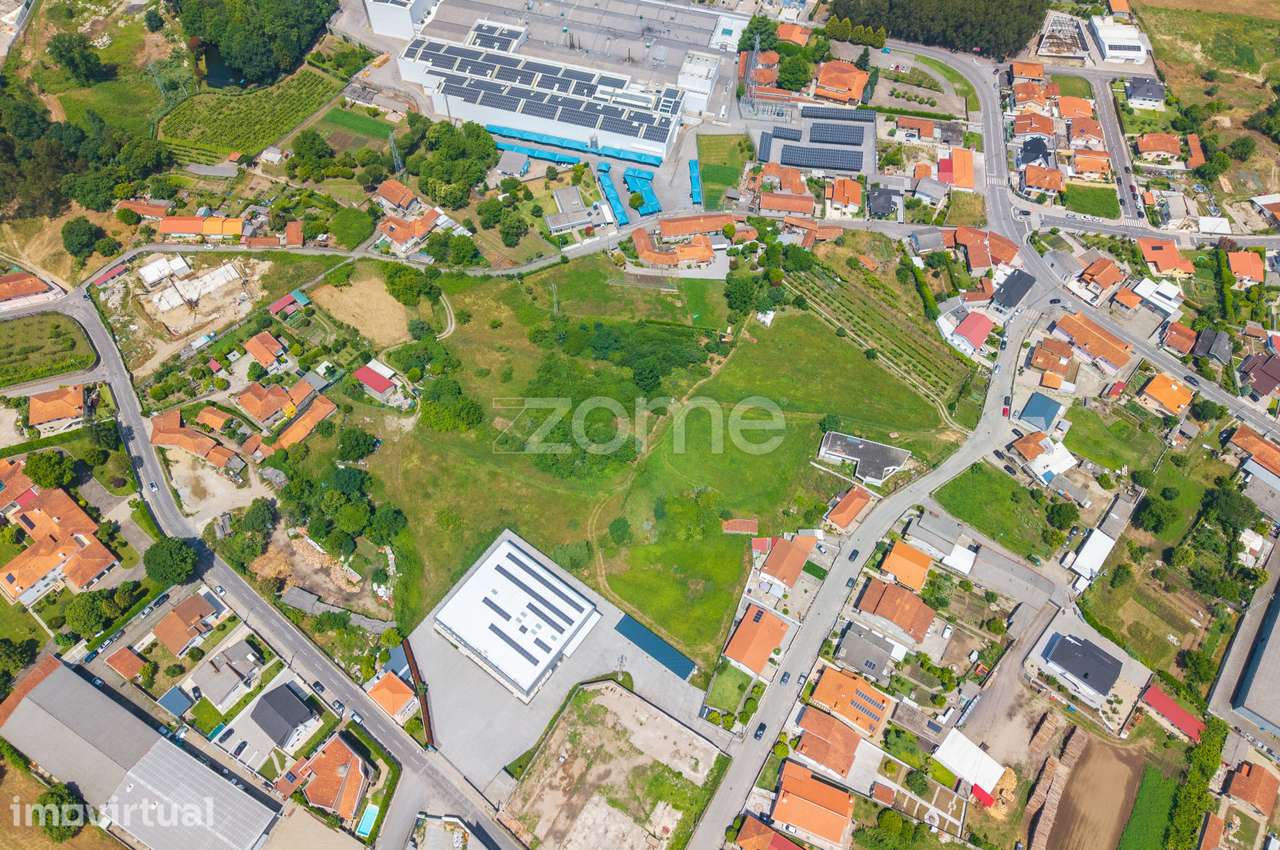 Terreno com viabilidade de construção, Vila das Aves - Grande imagem: 3/10