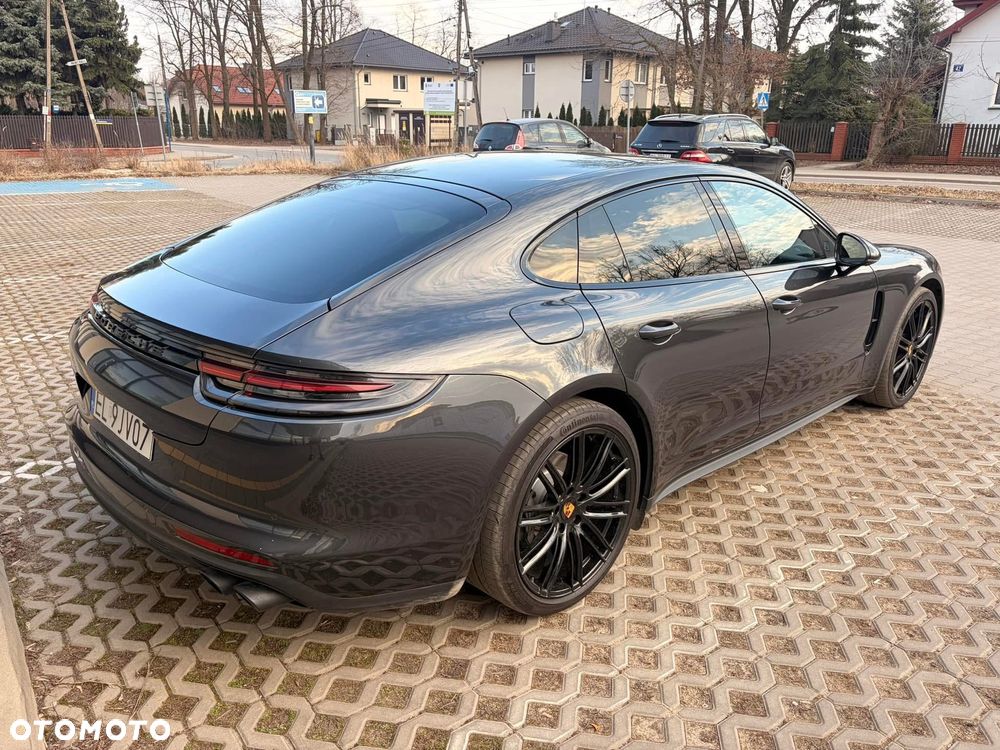 Porsche Panamera - 4