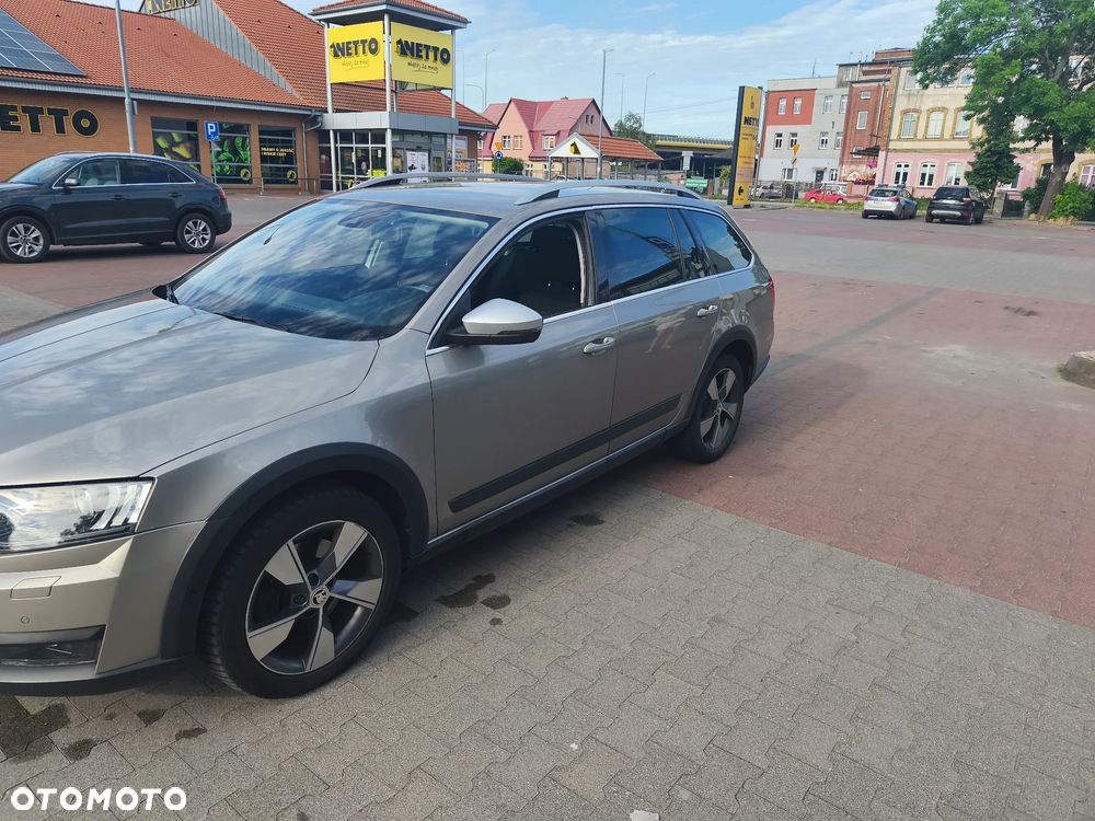 Skoda Octavia Scout 2.0 TDI 4x4 DSG - 32