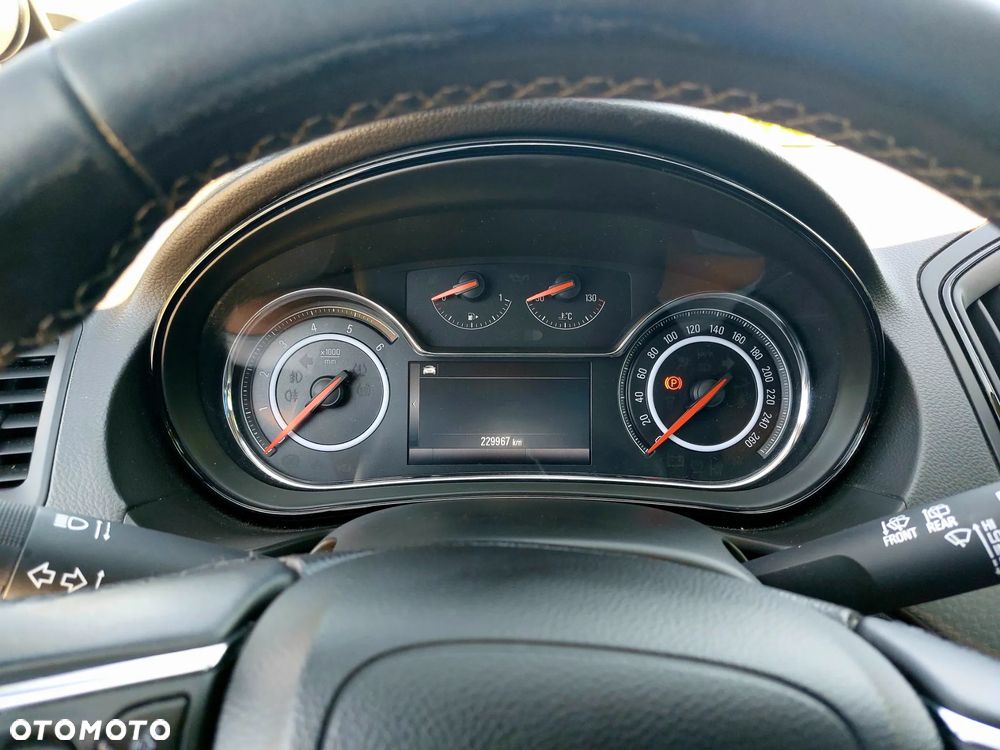 Opel Insignia - 11