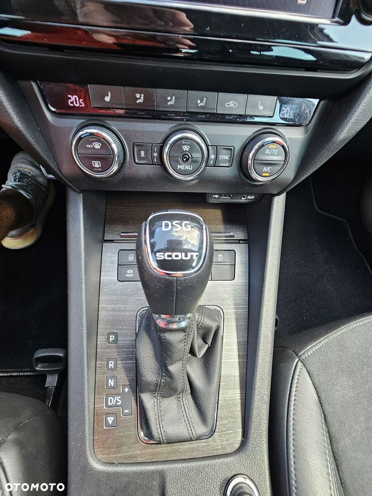 Skoda Octavia 2.0 TDI 4x4 DSG Scout - 30