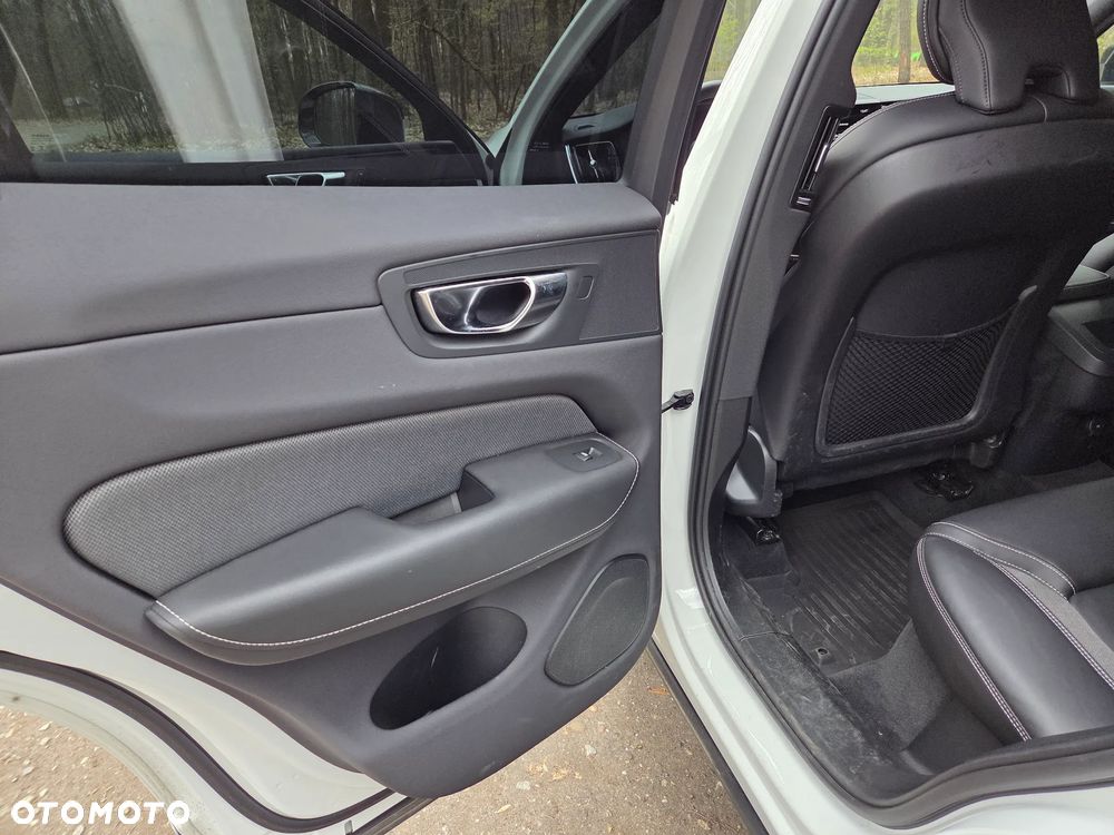 Volvo XC 60 B4 B R-Design - 10