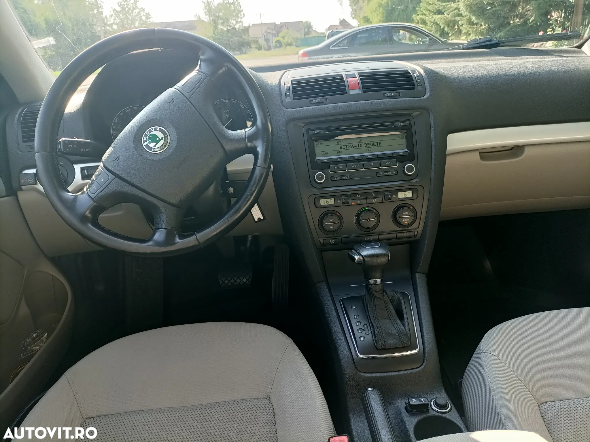 Skoda Octavia 1.6 Elegance Aut - 5