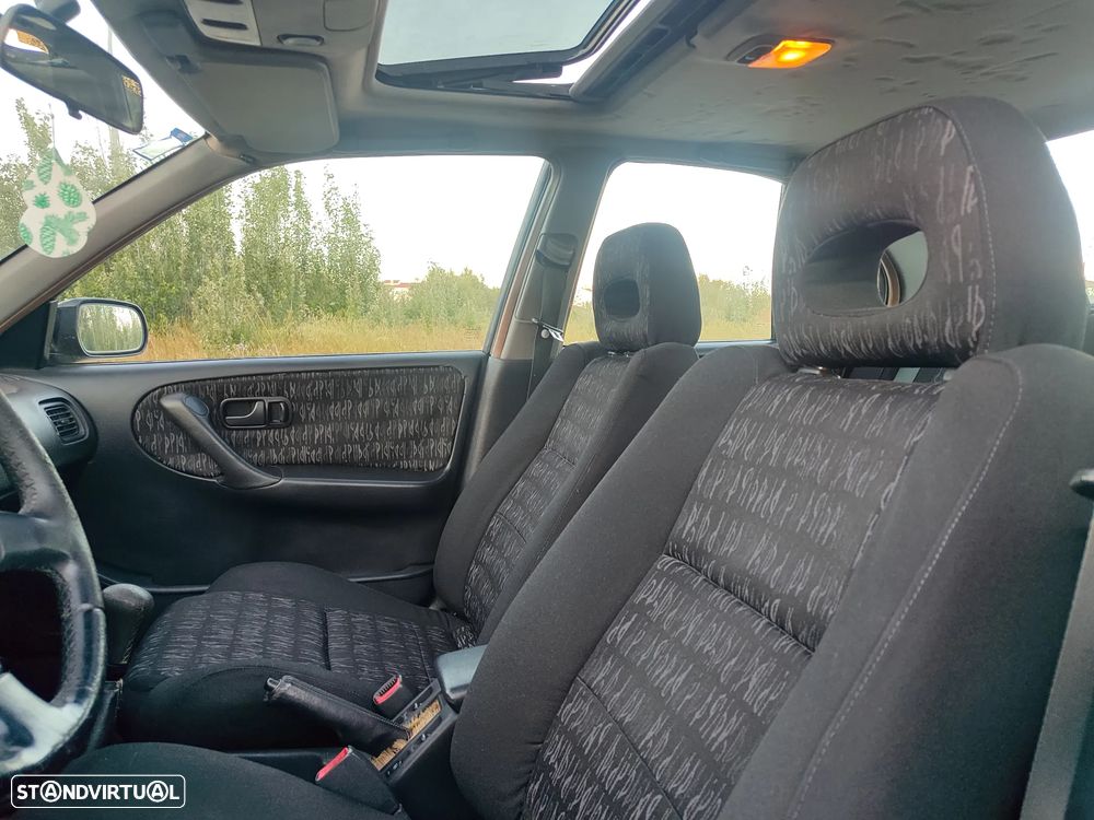 Nissan Primera Sedan 2.0-16 GT - 17