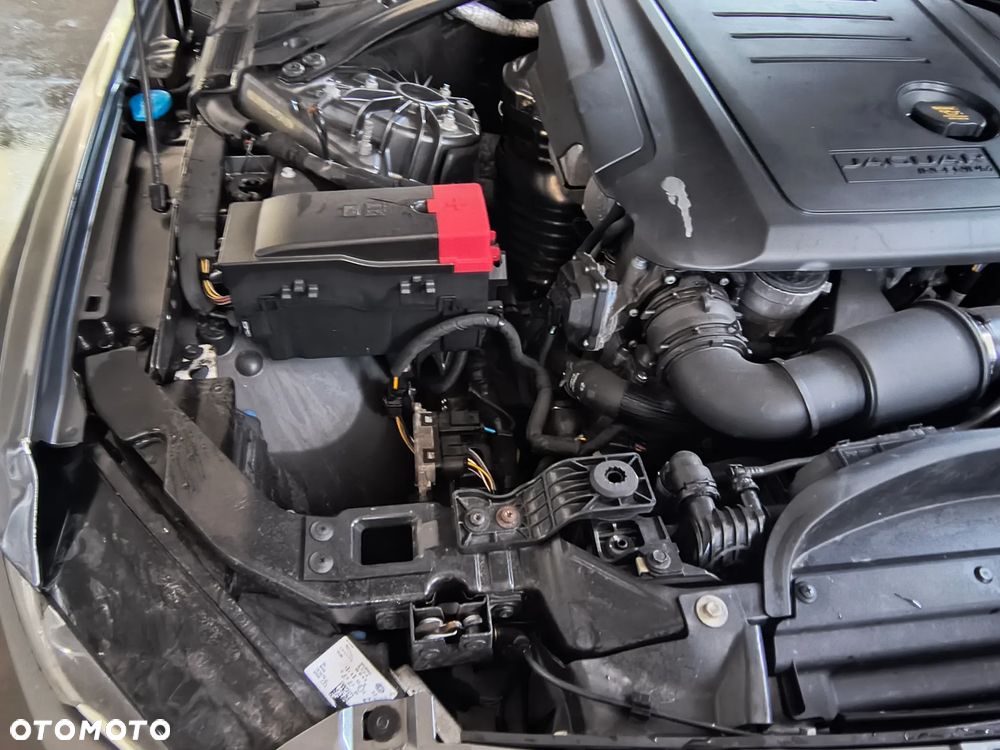Jaguar XE 2.0 D AWD Prestige - 9