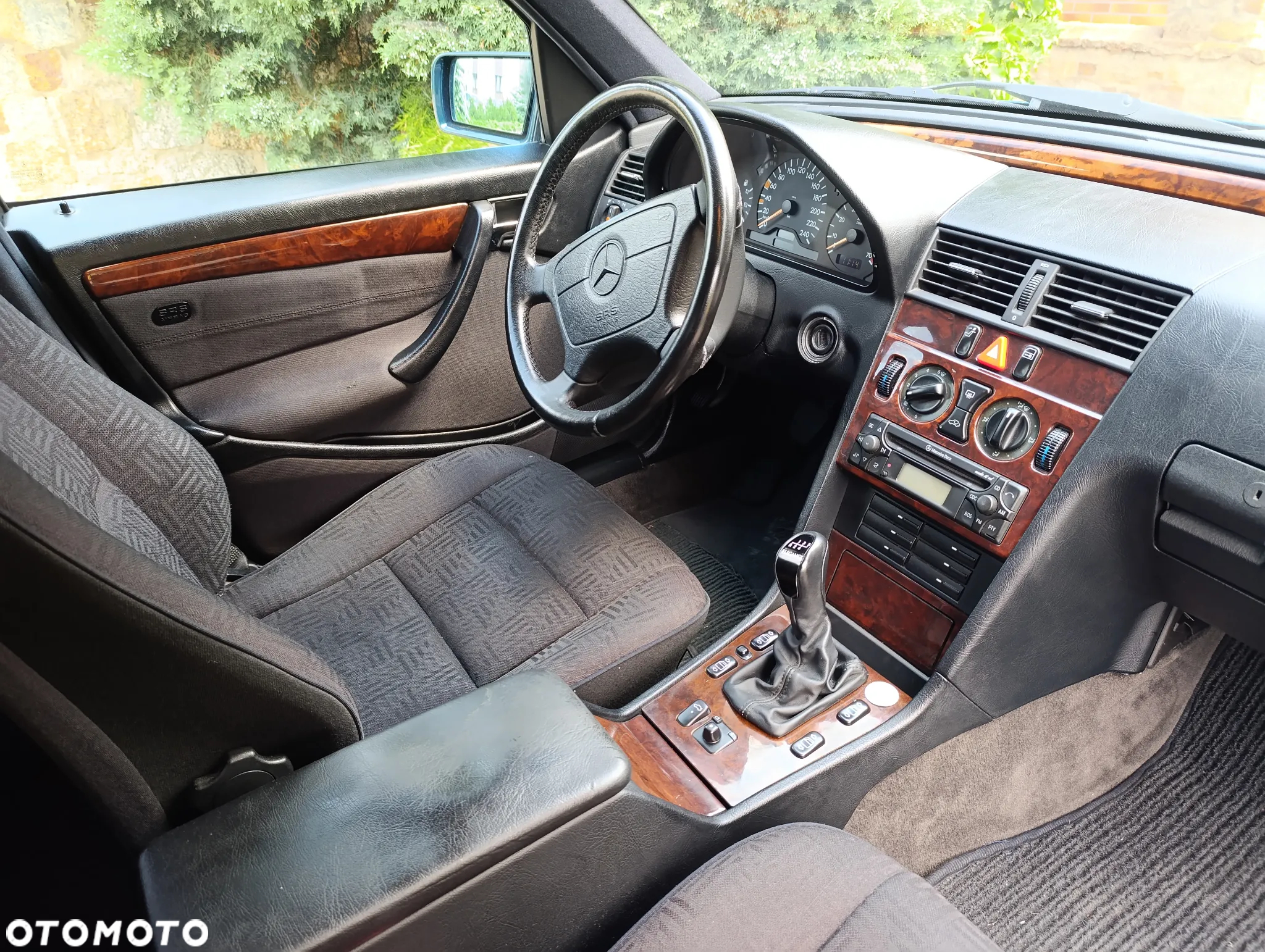 Mercedes-Benz Klasa C 180 Elegance - 13