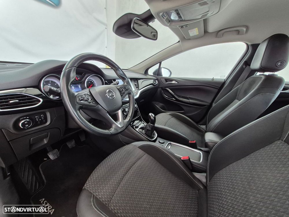 Opel Astra Sports Tourer - 10