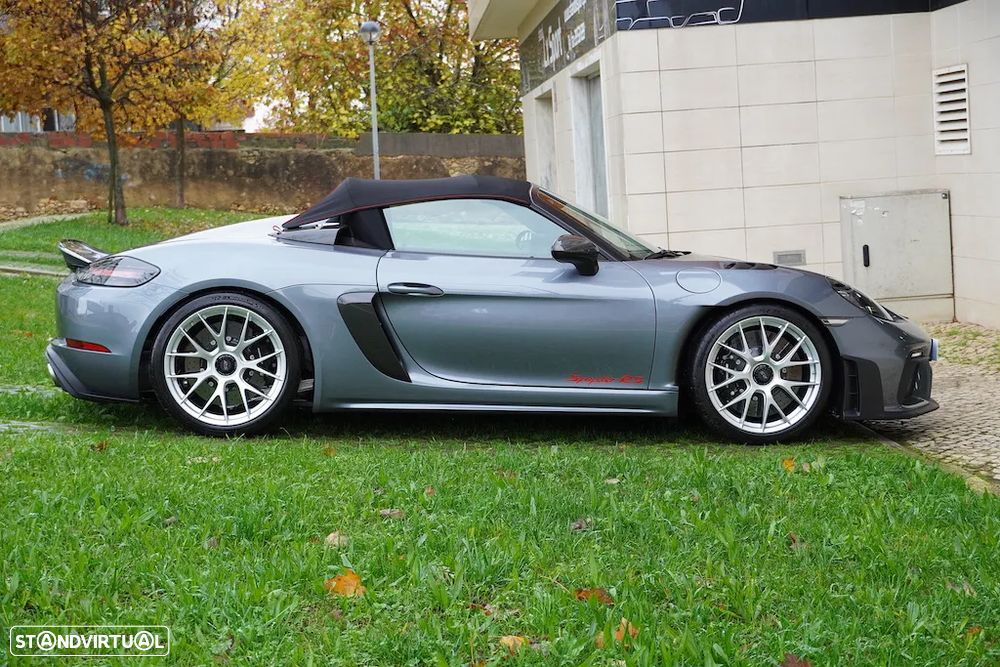 Porsche 718 Spyder RS - 17