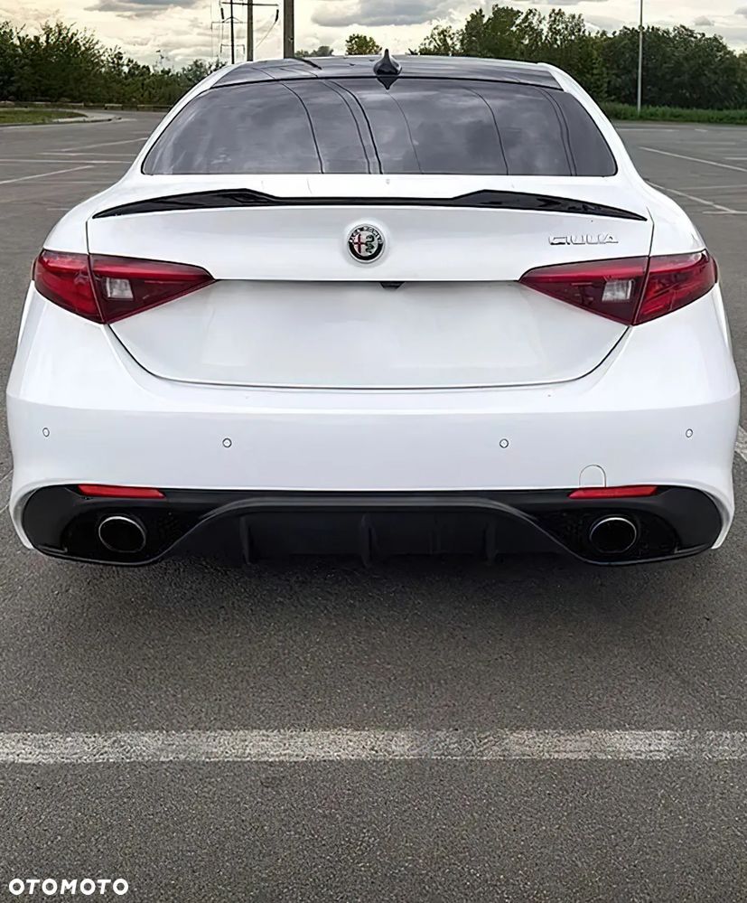 Alfa Romeo Giulia - 5