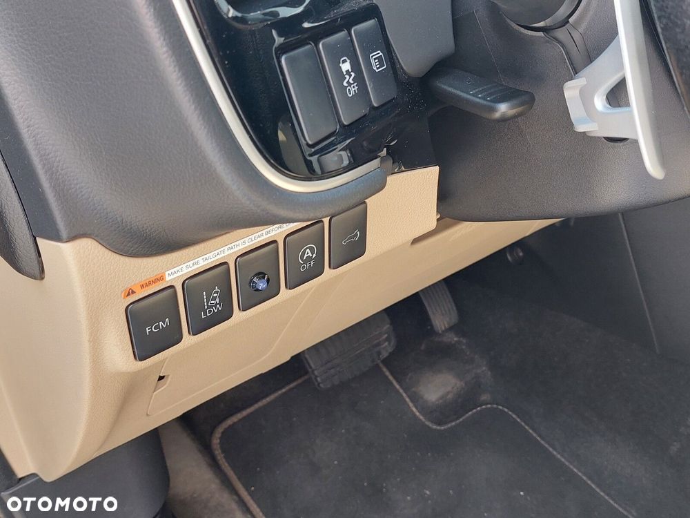 Mitsubishi Outlander - 12