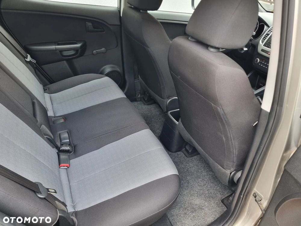Kia Venga 1.4 CVVT Titanium Collection - 10