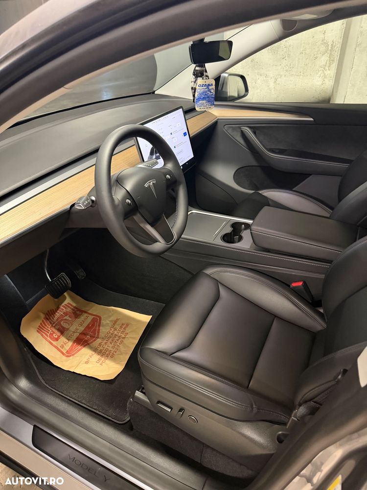 Tesla Model Y Long Range AWD - 8
