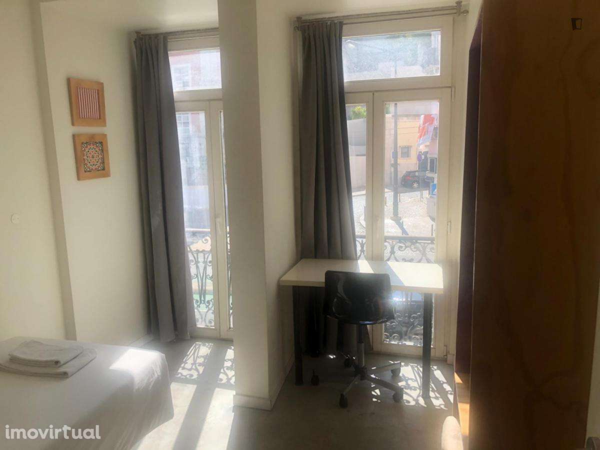 Quarto - localizado em Intendente Lisbon - Grande imagem: 2/12