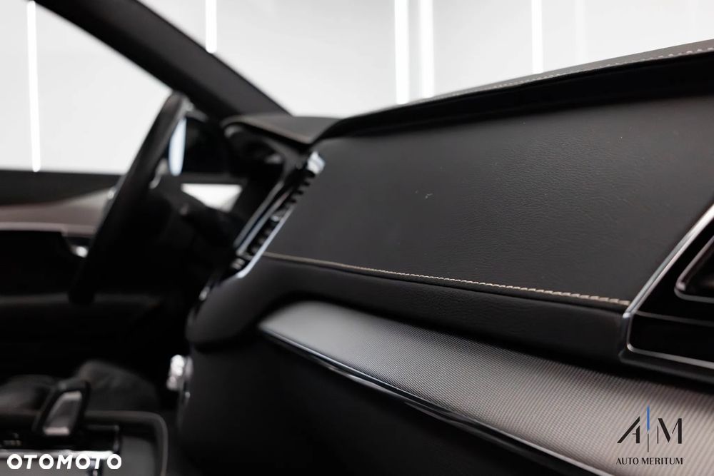 Volvo XC 90 B5 D AWD Ultimate Dark - 19