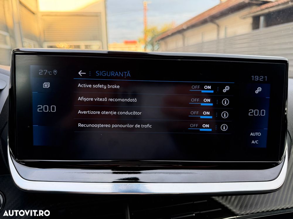 Peugeot 2008 1.5 BlueHDI EAT8 STT Allure Pack - 24