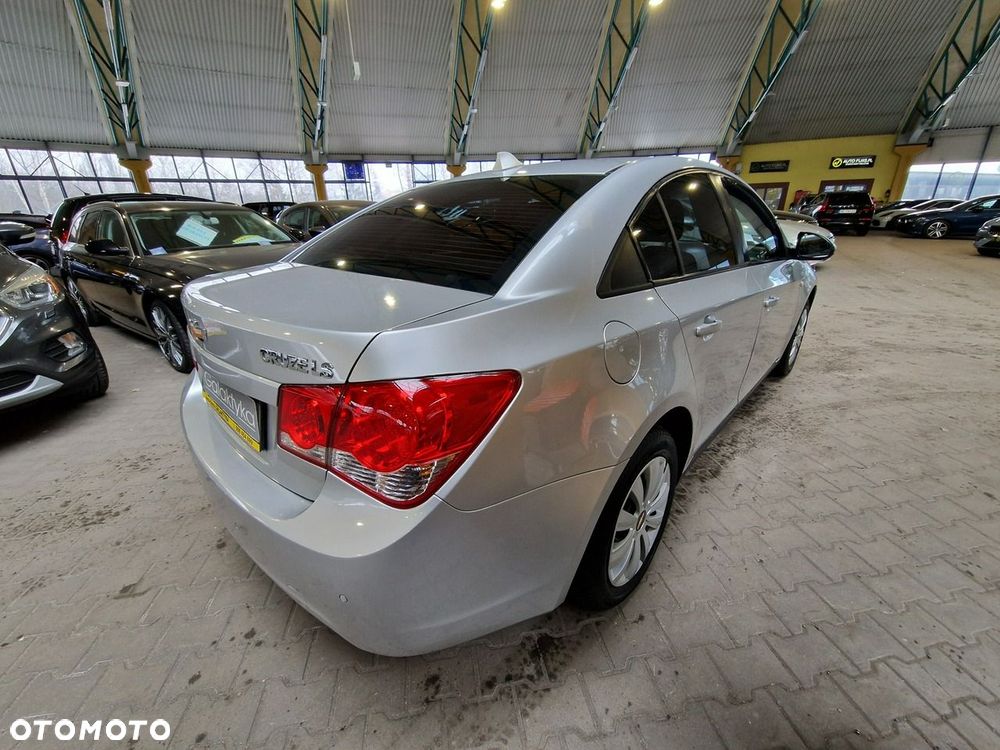 Chevrolet Cruze 1.6 LS - 8