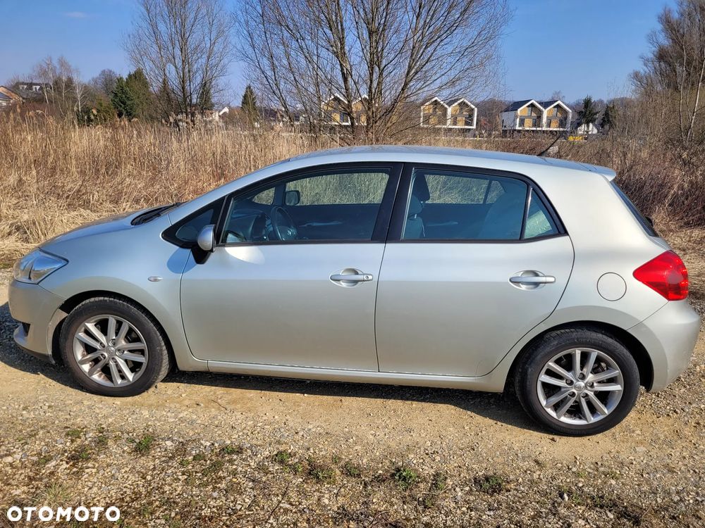 Toyota Auris 2.0 D-4D Sol - 2