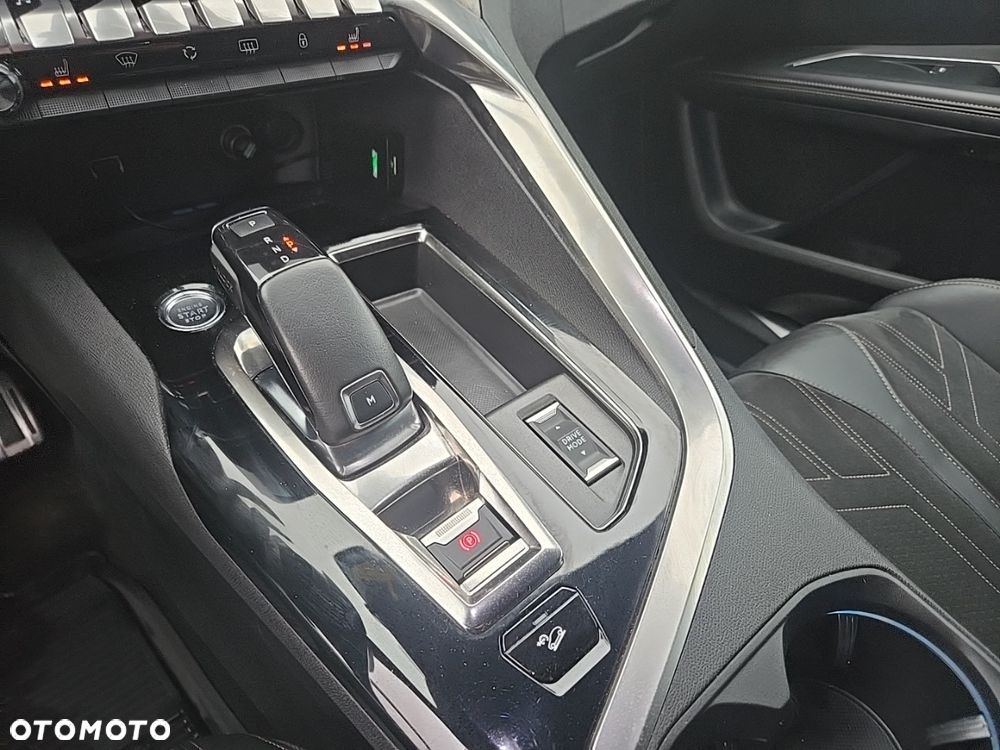 Peugeot 5008 1.6 PureTech GT S&S EAT8 - 24