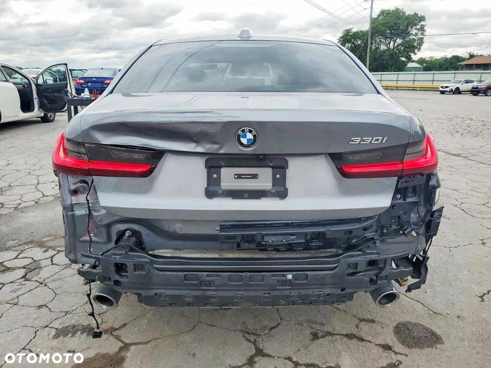 BMW Seria 3 330i - 11