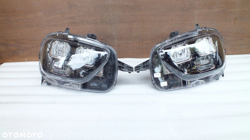 Lampa przednia lewa prawa Fulled Citroen C3  III - 1