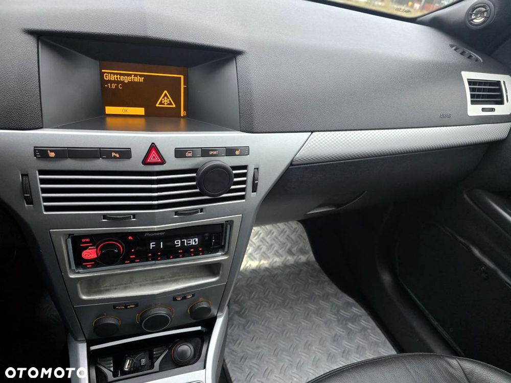 Opel Astra 2.0 Turbo Sport - 24