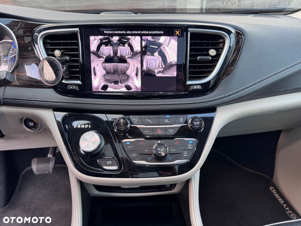 Chrysler Pacifica - 28