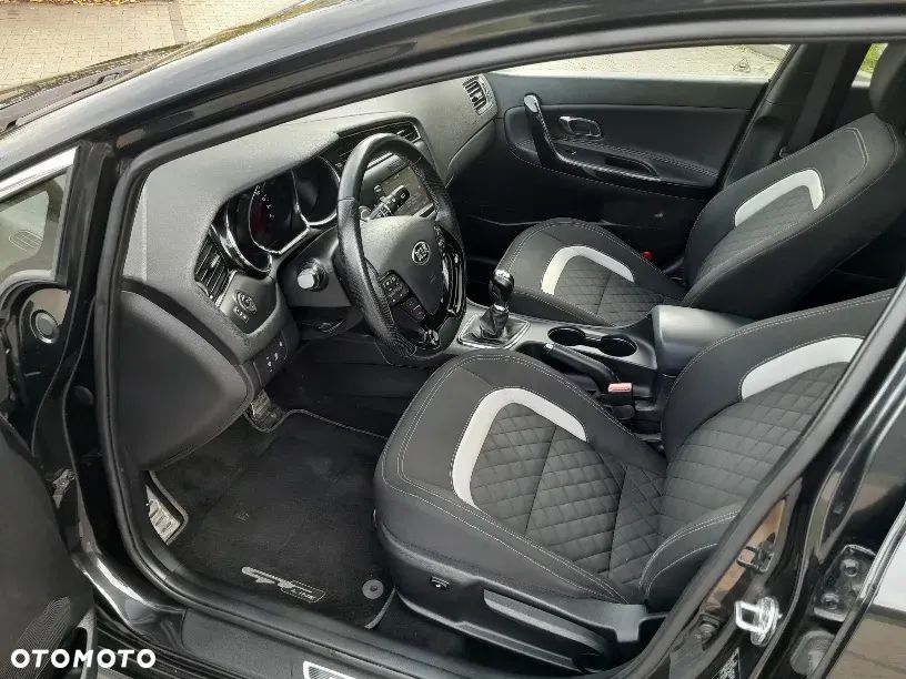 Kia Ceed 1.6 CRDi 136 ISG GT Line - 9