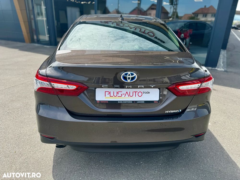 Toyota Camry 2.5 Exclusive - 12