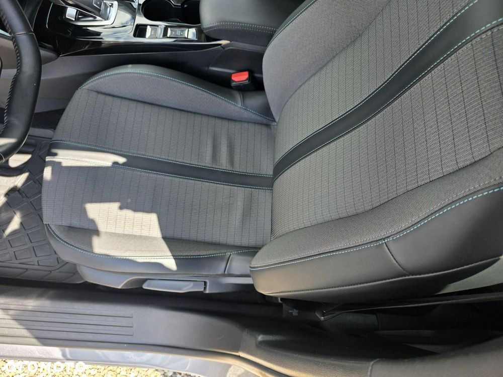 Peugeot 2008 PureTech 130 Allure S&S EAT8 - 32