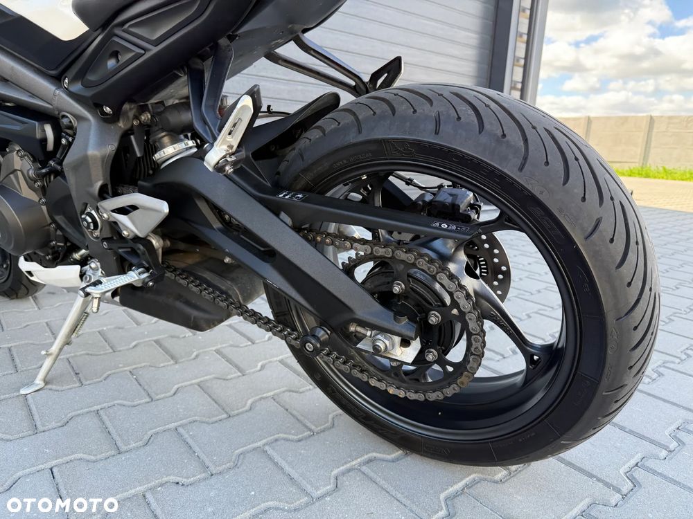 Triumph Street Triple - 15