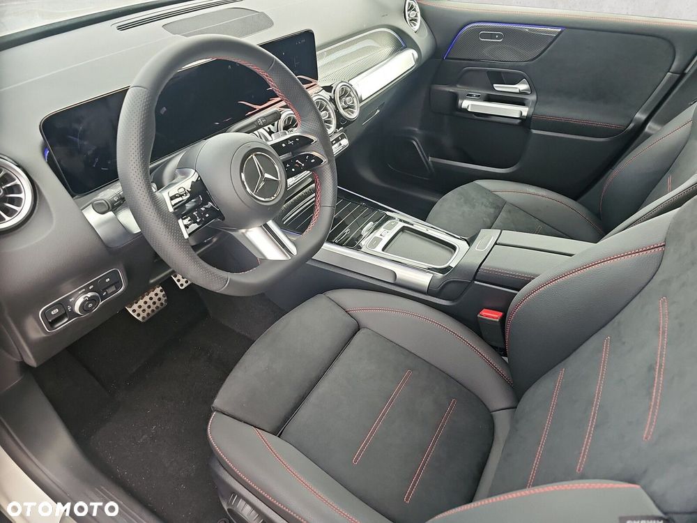 Mercedes-Benz GLB - 11