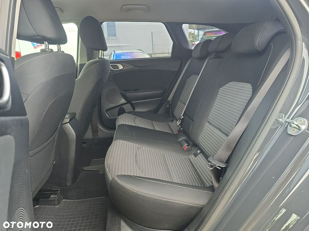 Kia Ceed - 16