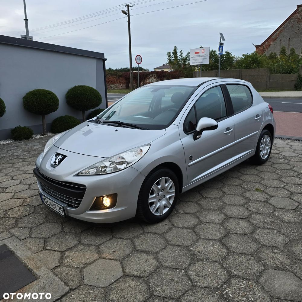 Peugeot 207 2011 photo 3