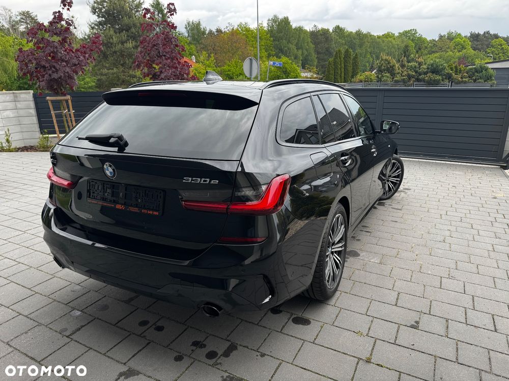 BMW Seria 3 330e xDrive M Sport - 8