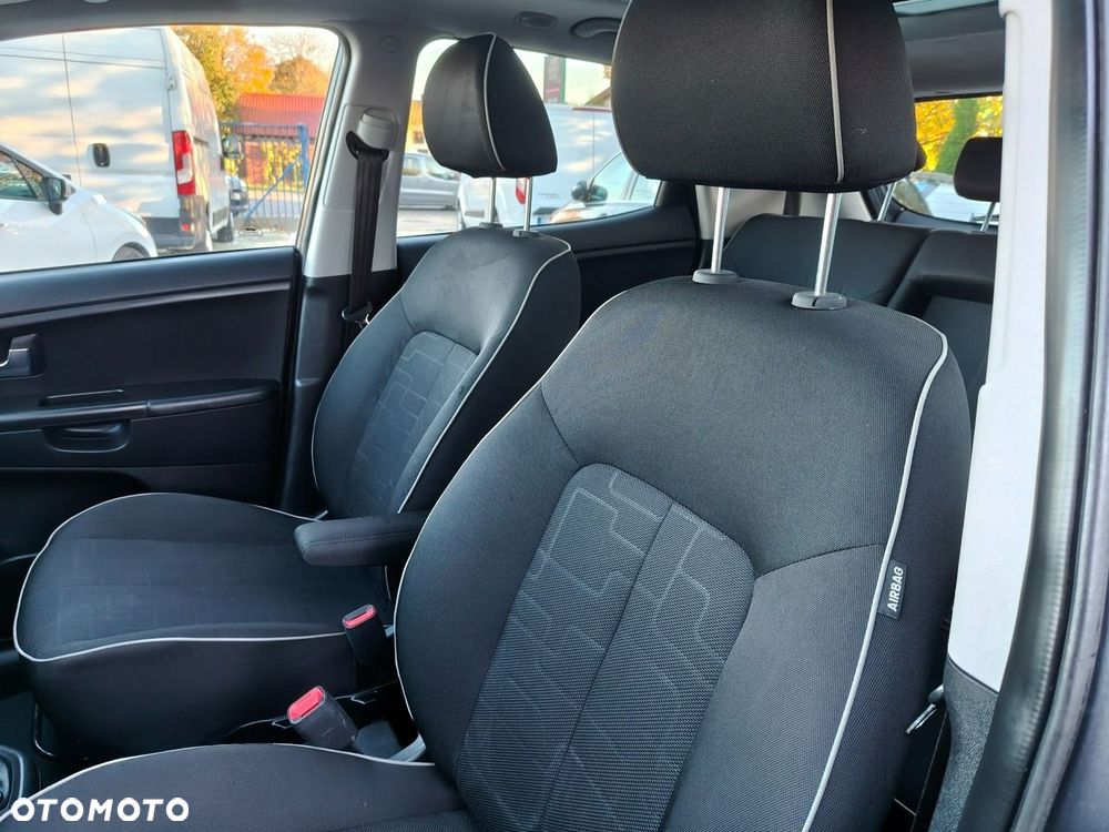 Kia Venga - 17