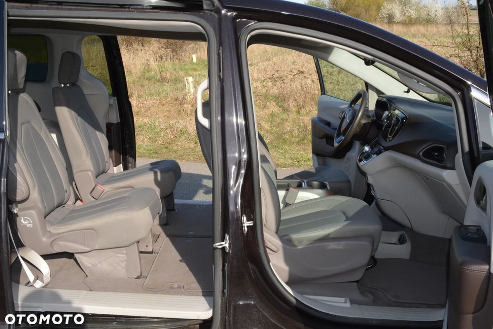 Chrysler Pacifica - 38