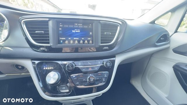 Chrysler Pacifica - 25