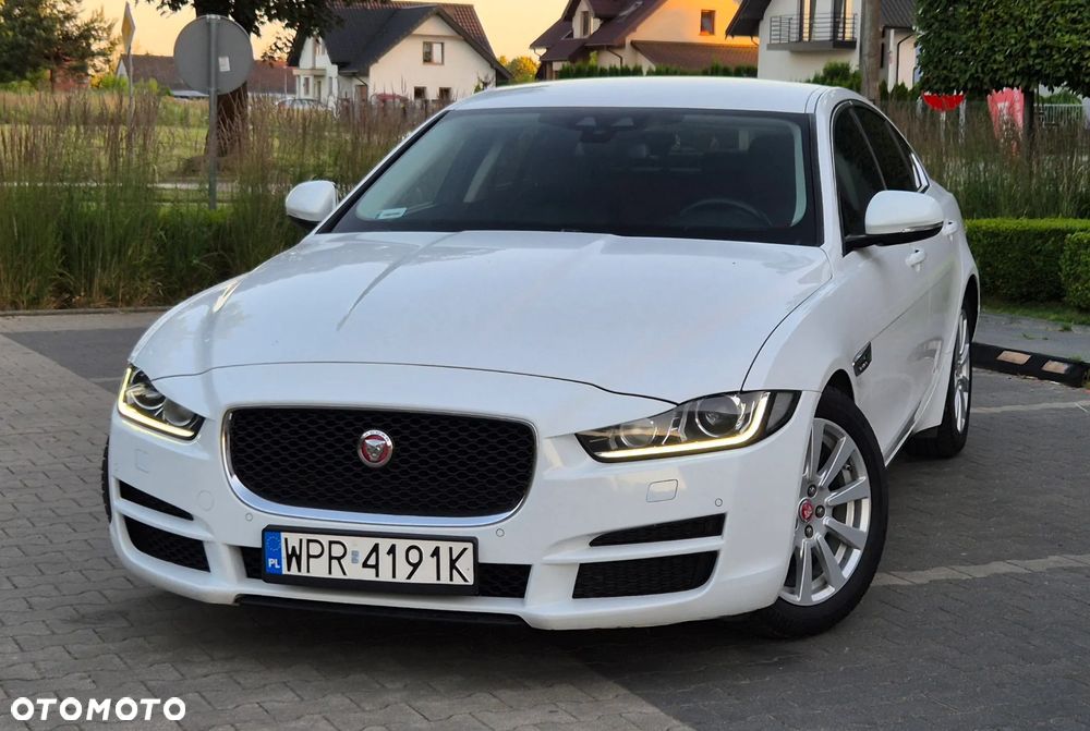 Jaguar XE 2.0 D R-Sport - 34