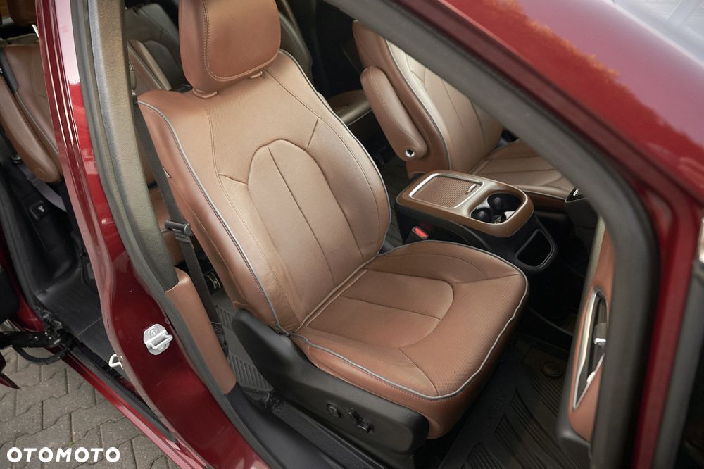 Chrysler Pacifica - 25