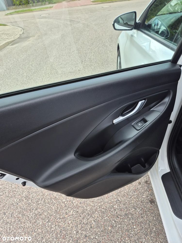 Hyundai i30 1.4 Premiere Comfort - 11