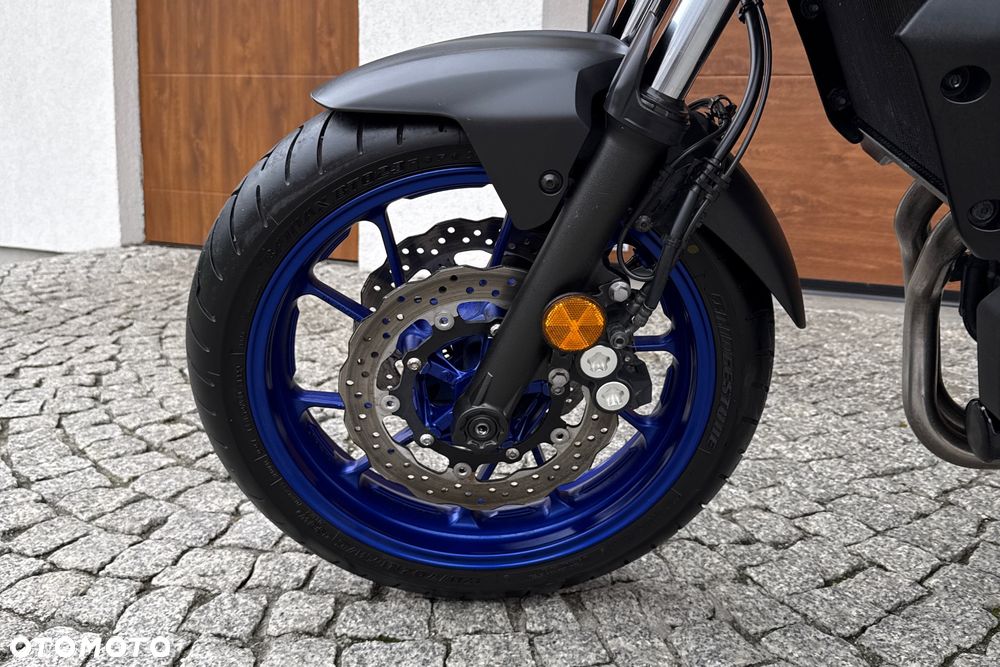 Yamaha MT - 27