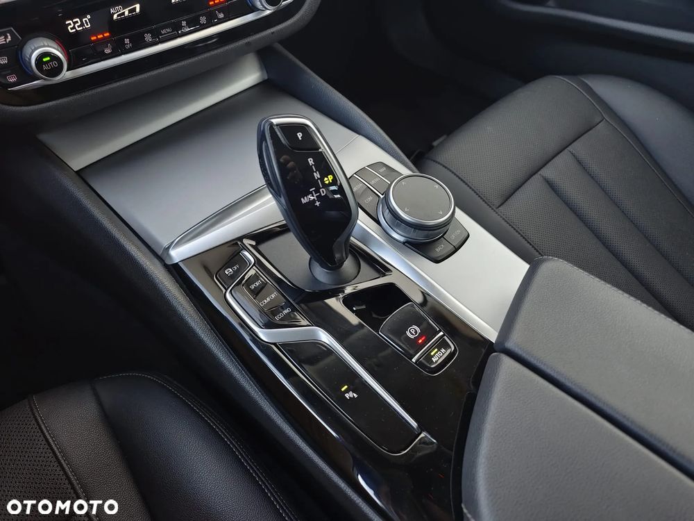 BMW Seria 5 518d - 11