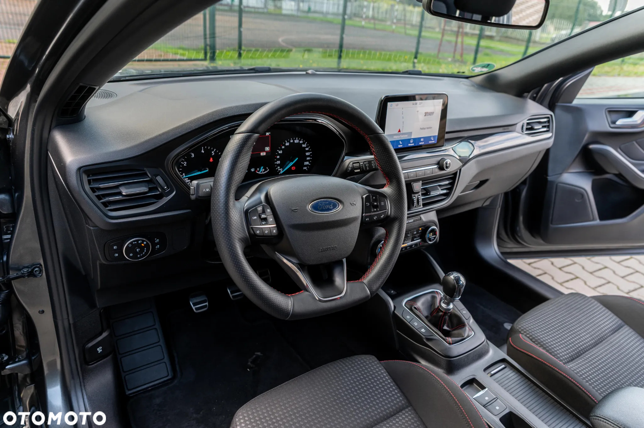 Ford Focus 1.0 EcoBoost Hybrid ST-LINE - 29