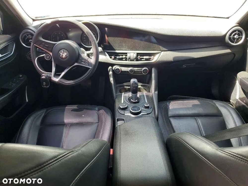 Alfa Romeo Giulia - 8