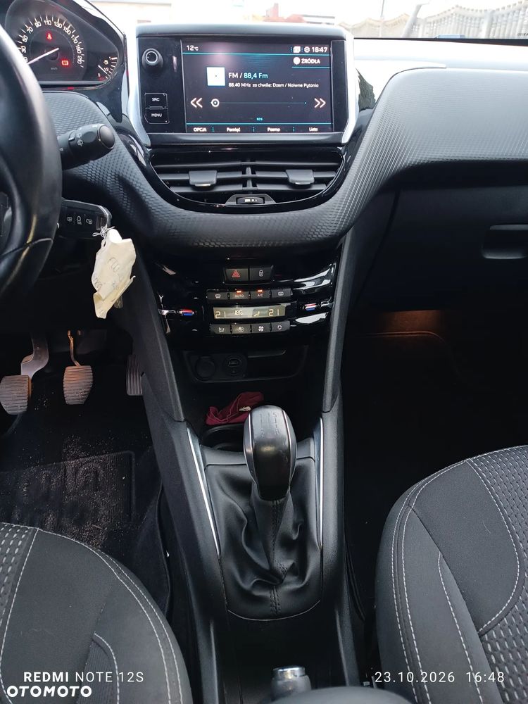 Peugeot 208 - 18