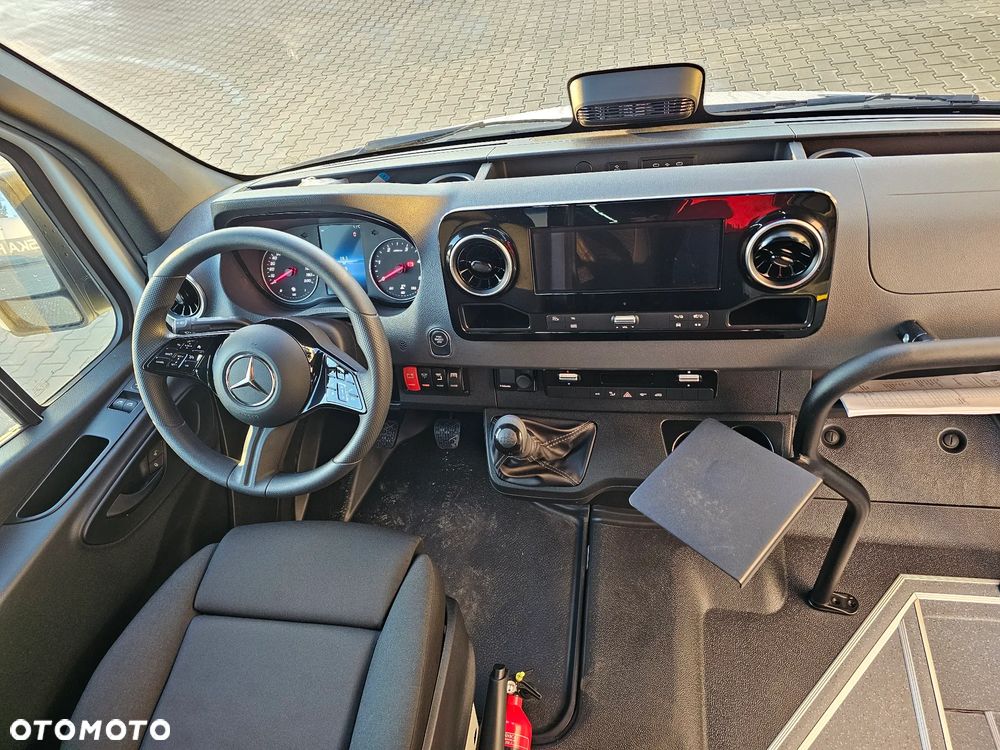 Mercedes-Benz Sprinter 519 - 8