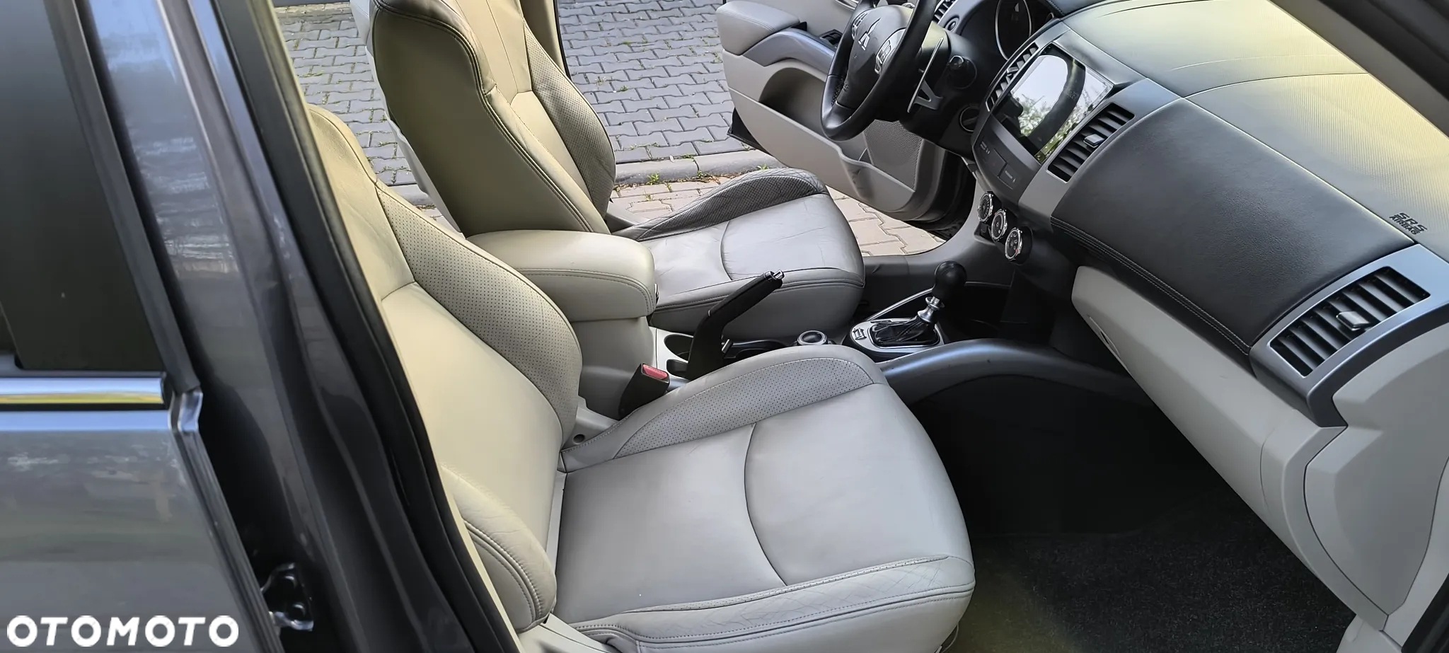Mitsubishi Outlander 2.2 DI-D 4WD TC-SST Invite - 32