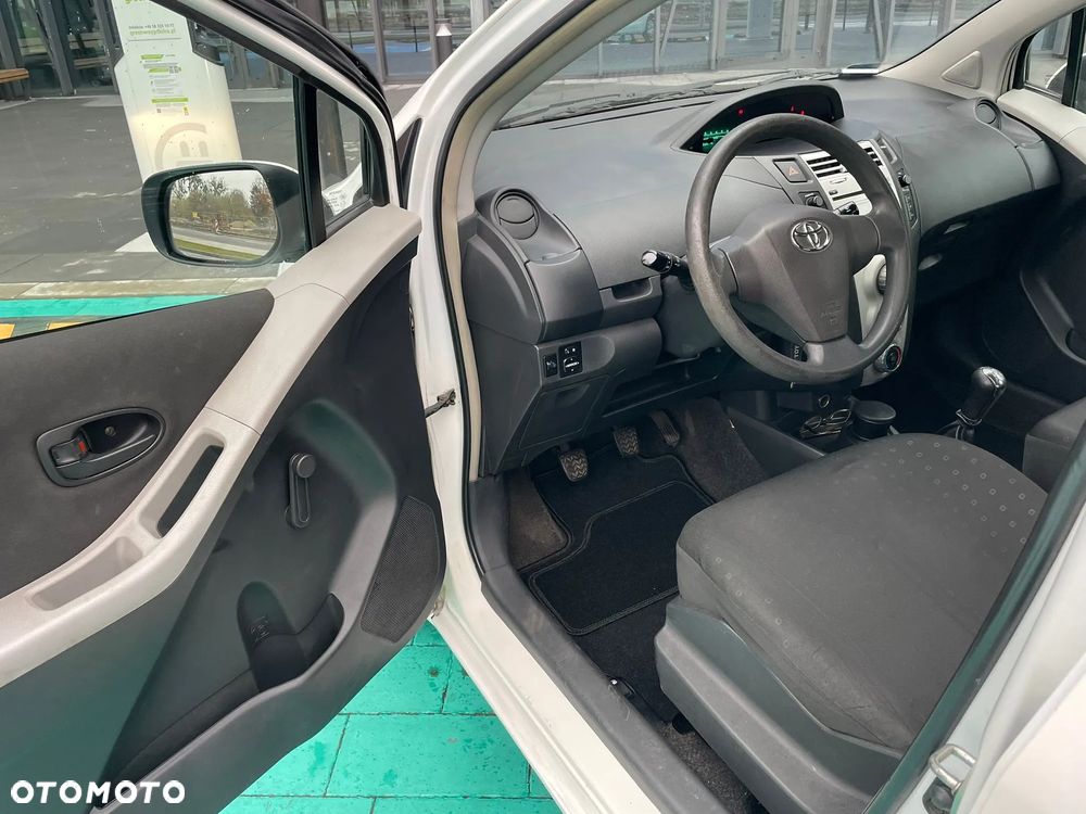 Toyota Yaris 1.0 Terra - 11