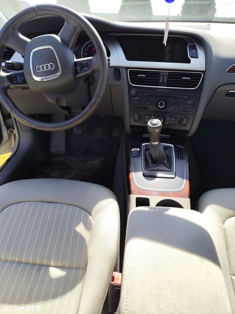 Audi A4 Limousine - 10